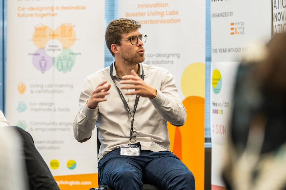 Loïc Scheidegger présente Impact Arti à une convention